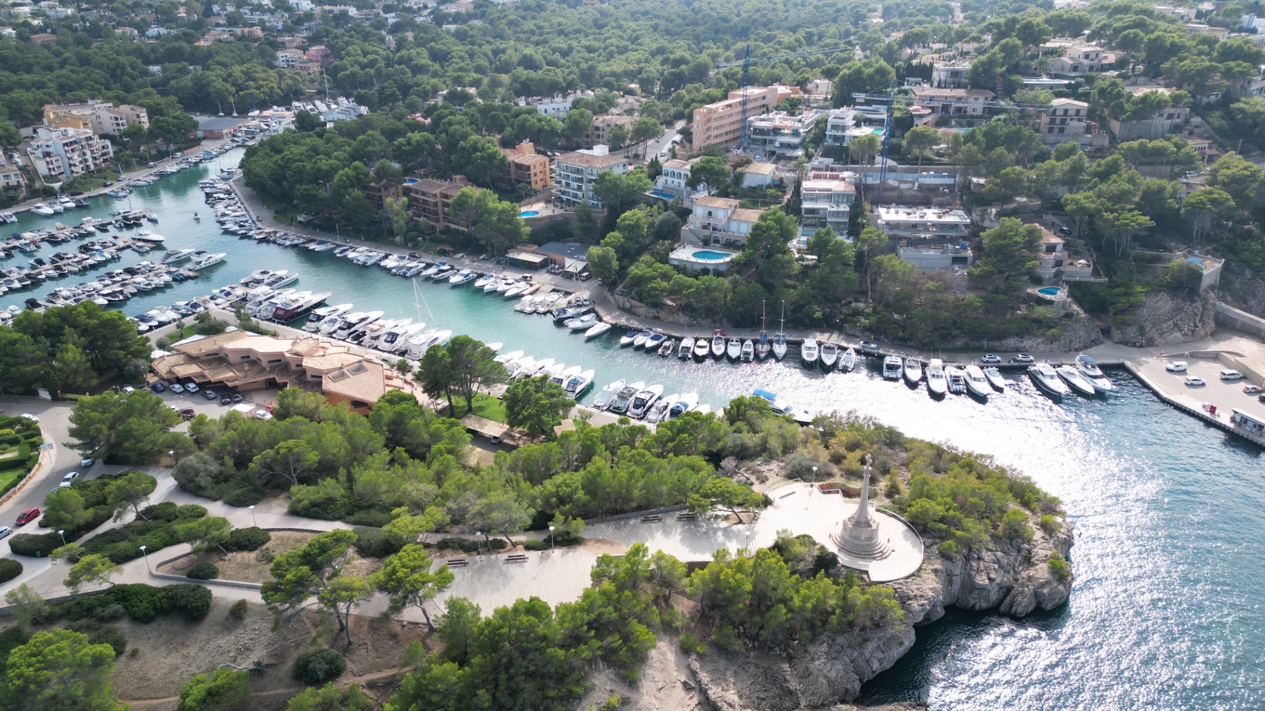 Luftaufnahme des Club Nautico Santa Ponsa