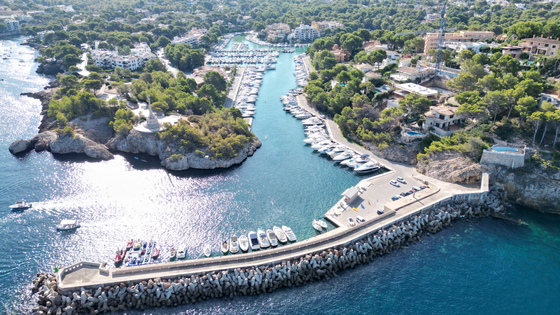 Hafeneinfahrt Santa Ponsa aus der Luft